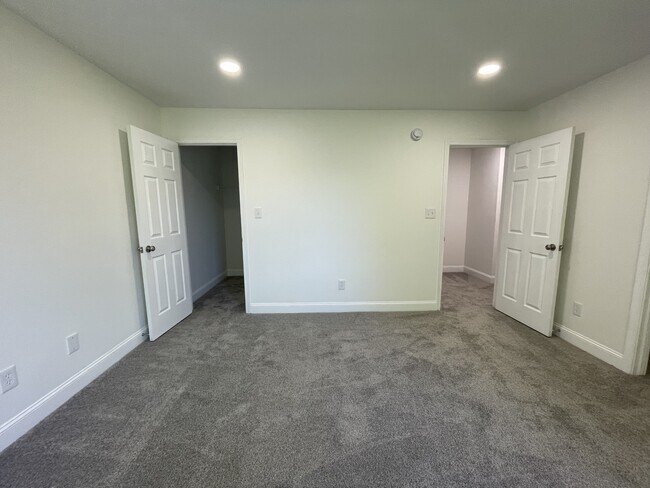 Building Photo - 3600 Old Forest Rd
