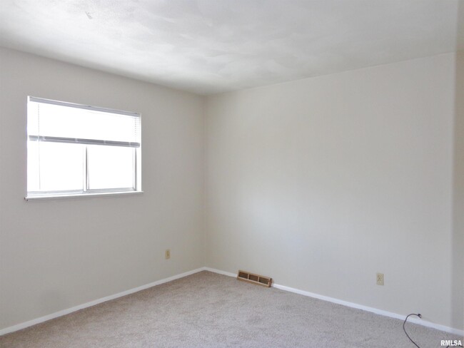 Building Photo - 4733 W Merol Ct
