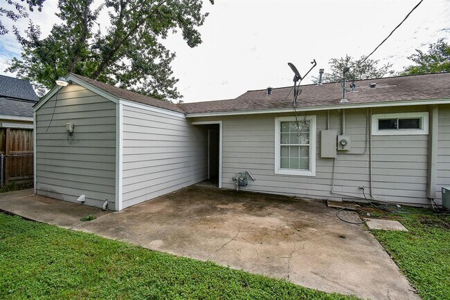 Building Photo - 1409 Zora St