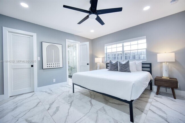 Building Photo - 1030 SW 14th Terrace