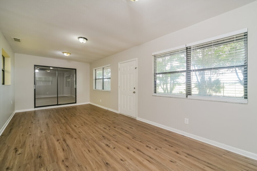 Building Photo - 104 Lake Daisy Terrace