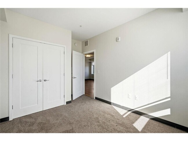 Building Photo - 2318 Jefferson St NE