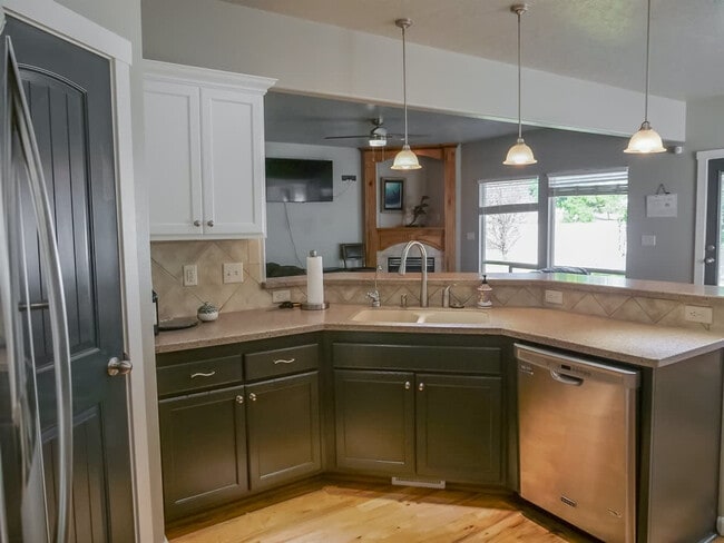 Building Photo - 151 Cub St W