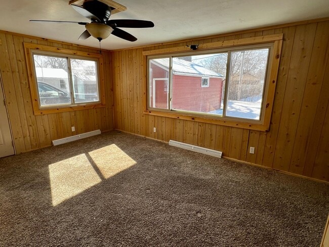 Building Photo - Charming 3 bedroom house