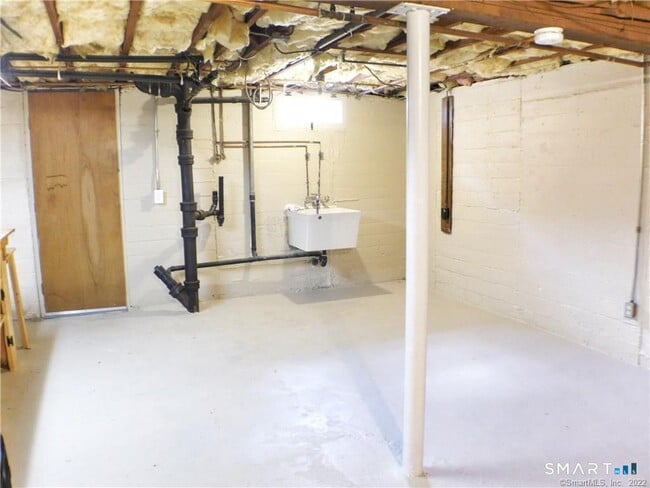 Building Photo - 70 Whitney Rd