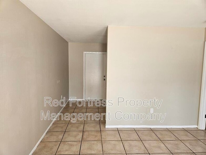 Building Photo - 3812 Desoto Ave