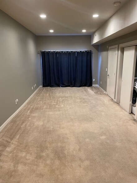 Building Photo - 725 S 200 W