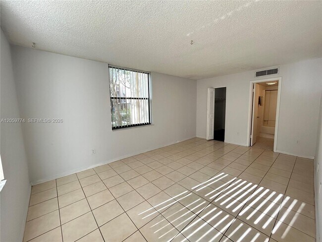 Building Photo - 14301 N Kendall Dr