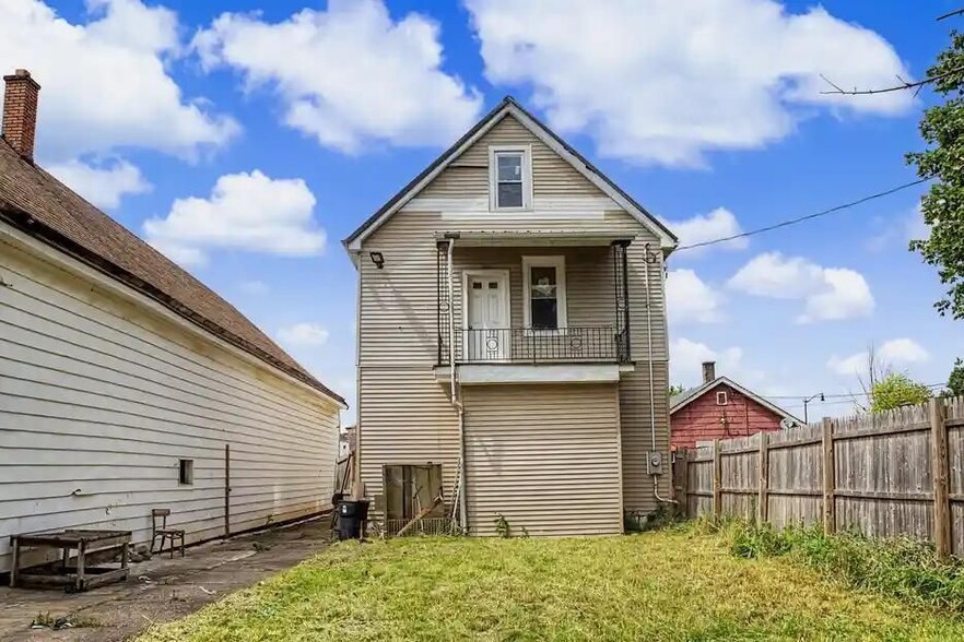 Building Photo - 2015 Genesee St