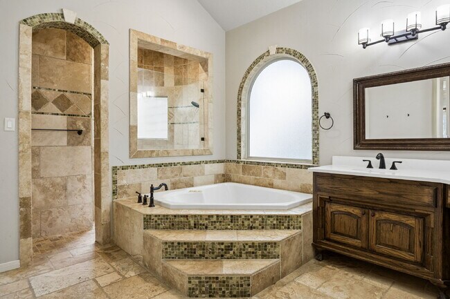 Building Photo - 2101 Miracle Point Dr
