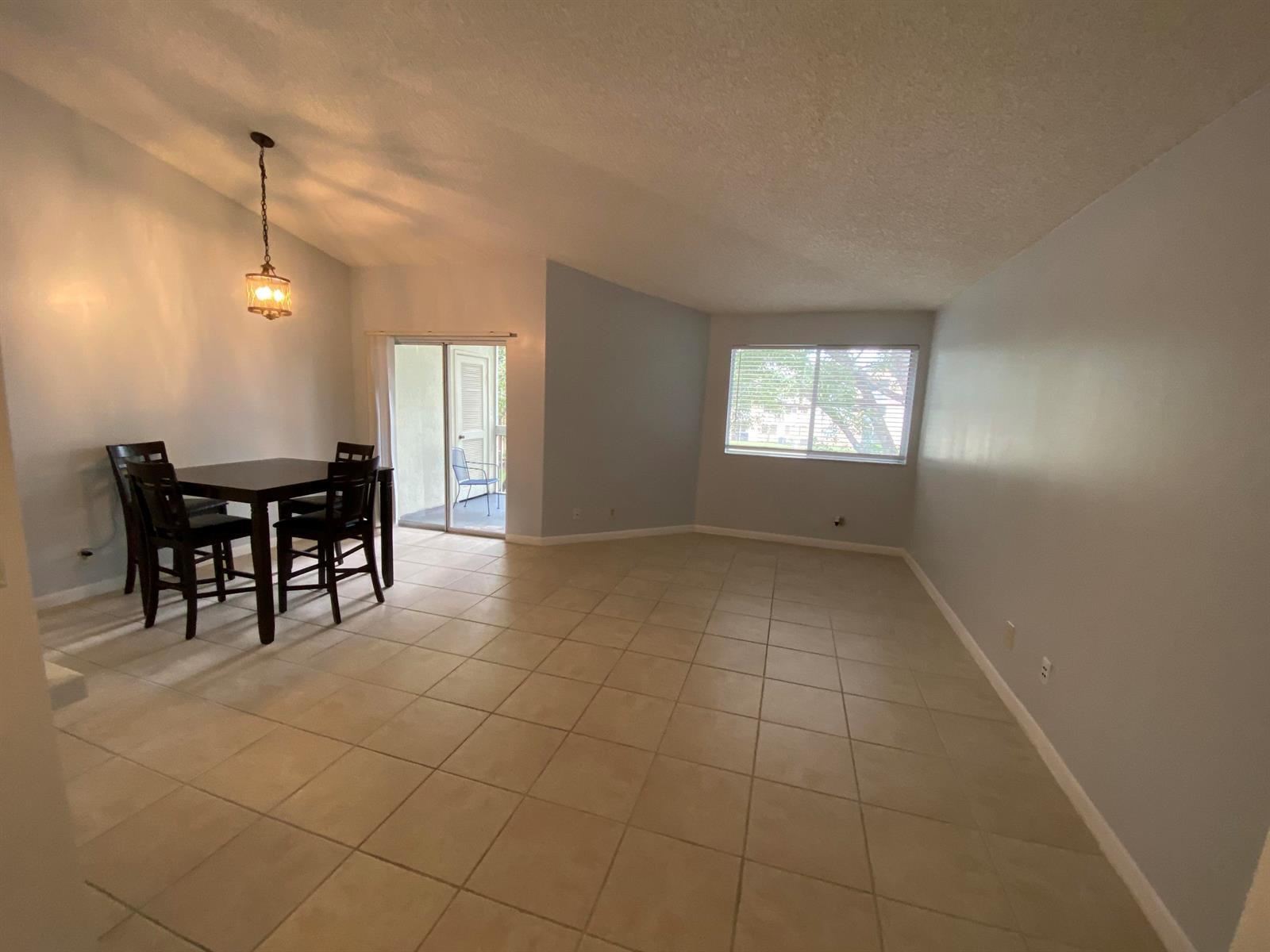 Building Photo - 9899 Westview Dr
