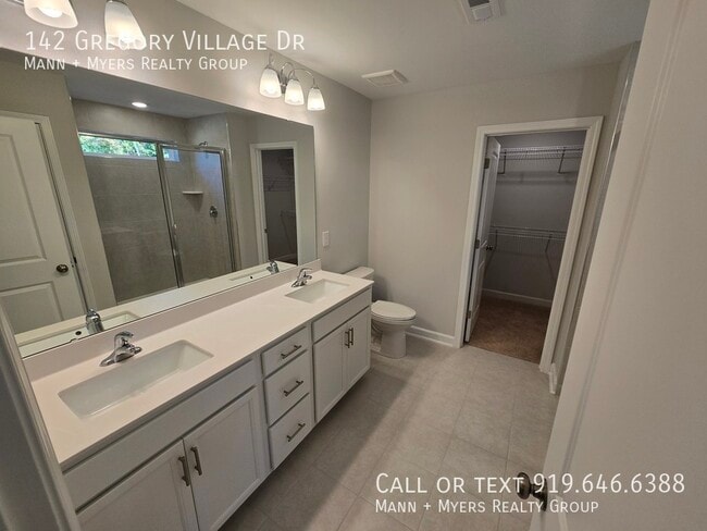 Building Photo - 142 Gregory Vlg Dr