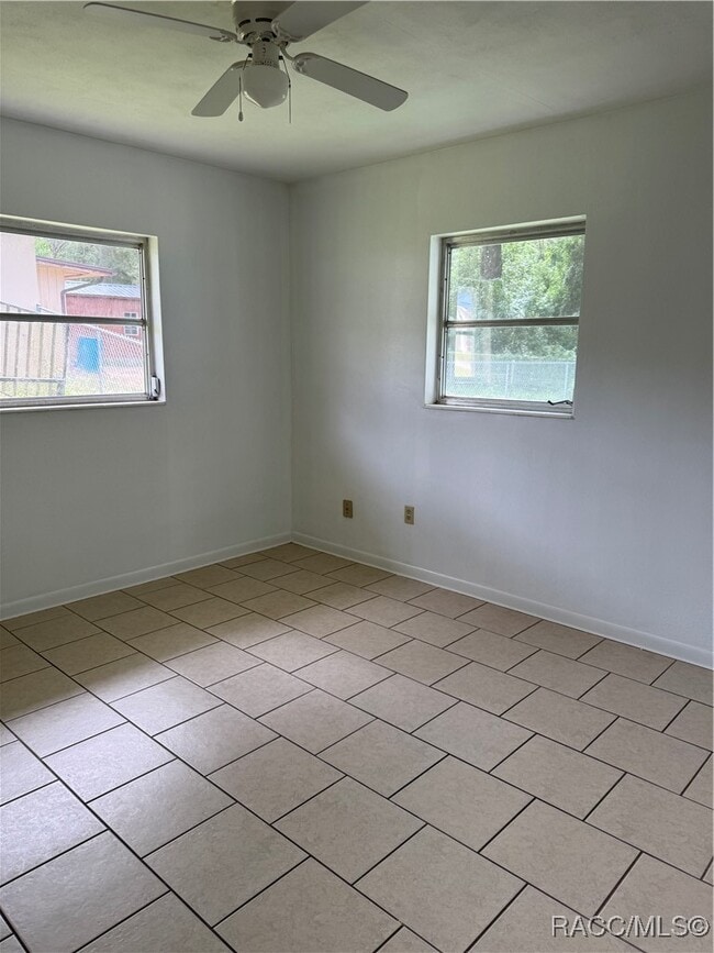 Building Photo - 6106 E Calico Ln