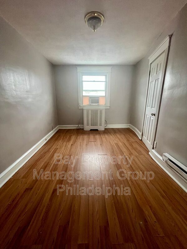 Building Photo - 239 Long Ln