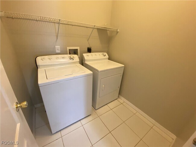 Building Photo - 1806 NW 21st Pl