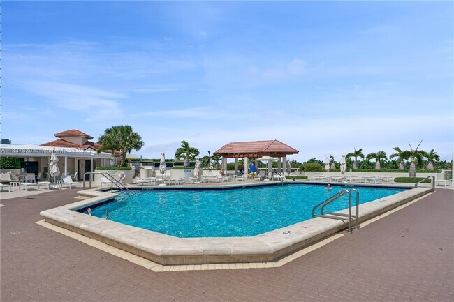 Building Photo - 20185 E Country Club Dr
