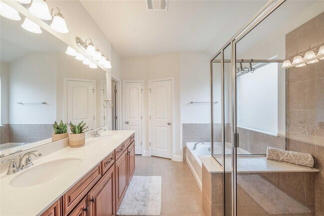 Building Photo - 3446 De Torres Cir