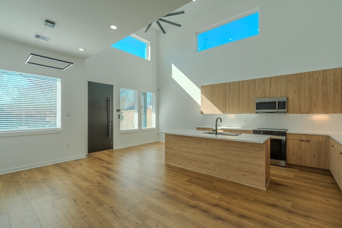 Building Photo - 5029 Van Fleet St