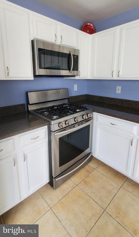 Building Photo - 8202 Catbird Cir