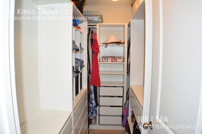 Building Photo - 11 King's Cross Ct