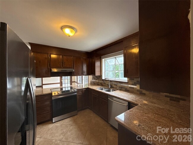 Building Photo - 14301 Hackamore Dr