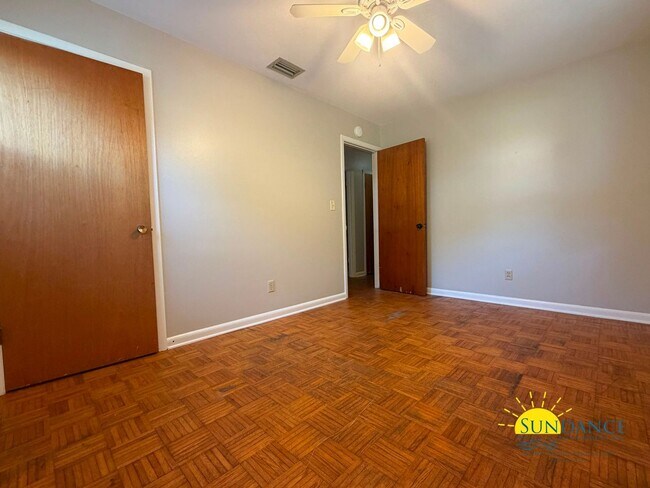 Building Photo - 210 Buck Dr NE