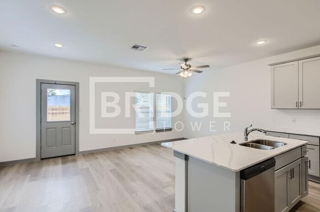 Building Photo - 6455 Pne Hts Dr