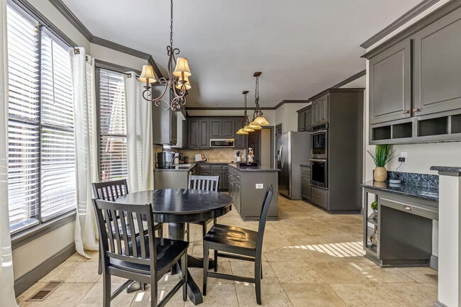 Building Photo - 10 Bridlewood Ct