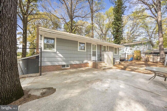 Building Photo - 731 Richwil Dr