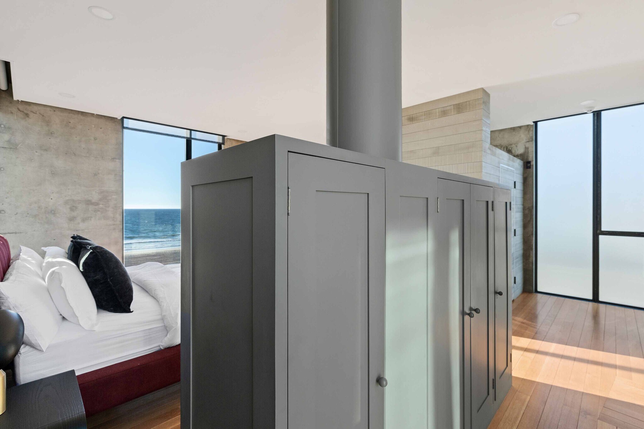 Building Photo - 1812 The Strand