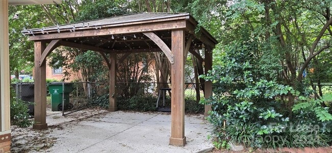 Building Photo - 225 Cooper Dr