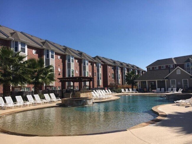 Primary Photo - 3 bed 3 bath Condo at Lakeridge