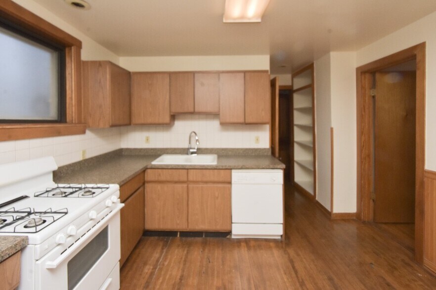 Building Photo - 1246 W Diversey Pky