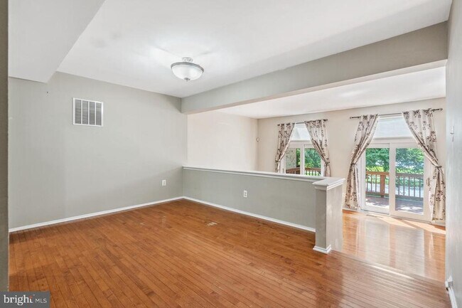 Building Photo - 2983 Borge St