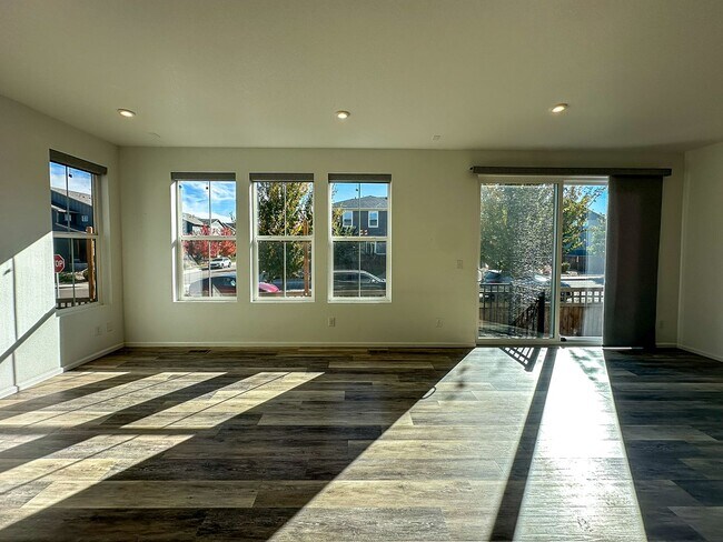 Building Photo - CORNER 3bd 2.5ba paired home in Trails Edge!