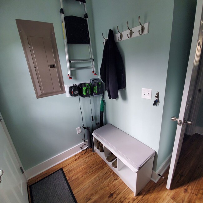 Building Photo - 2 Bedroom 1.5 Bath House in Park Circle No...