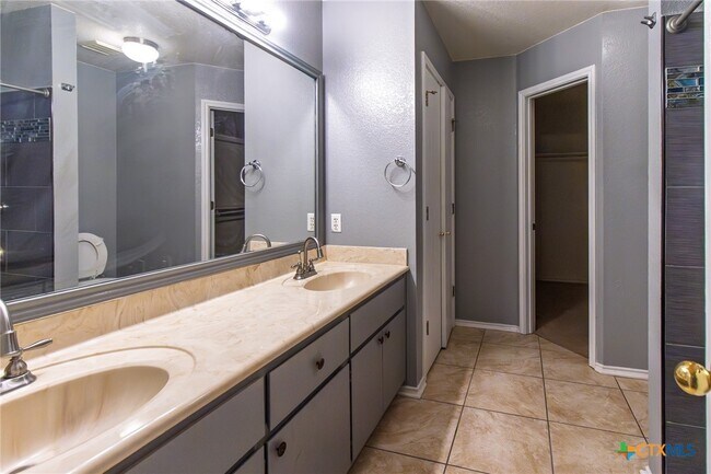 Building Photo - 4406 Bowles Dr