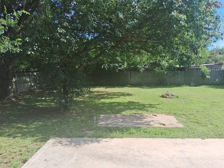 Building Photo - 207 Arnett Dr