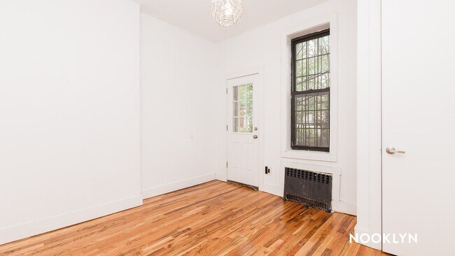 Building Photo - 1154 Gates Ave