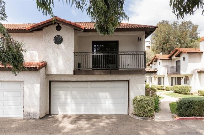 Building Photo - Upgraded townhome in central location !
