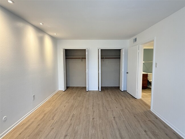 Building Photo - 8523 Hearth Dr