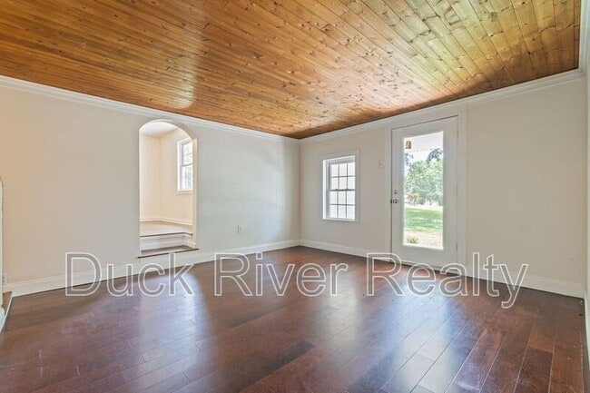 Building Photo - 210 Westover Dr