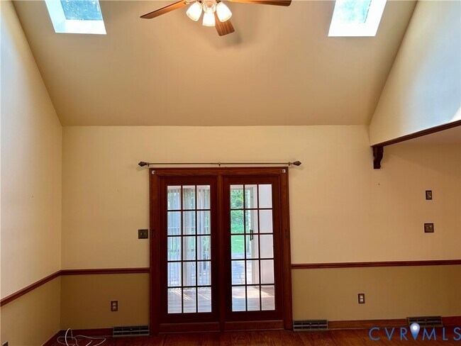 Building Photo - 8203 Spring Meadow Rd