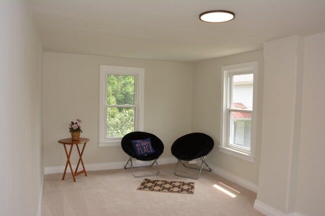 Building Photo - 1006 Circle Dr