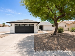 Building Photo - 6531 N 83rd Ln