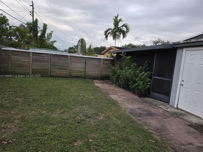 Building Photo - 5022 SW 93rd Ave