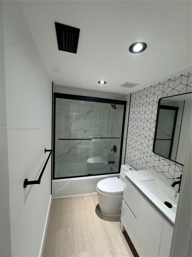 Building Photo - 1701 Washington St