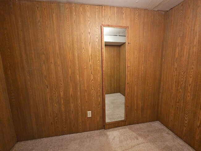 Building Photo - Virginia Village 4 Bed 3 Baths Large Yard Attached Garage Super Spacious!