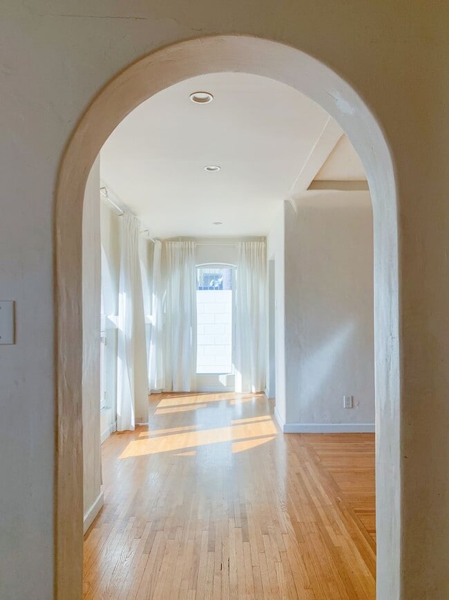 Building Photo - Gorgeous & Updated 3 bed Storybook Spanish House in Silverlake w/Views!