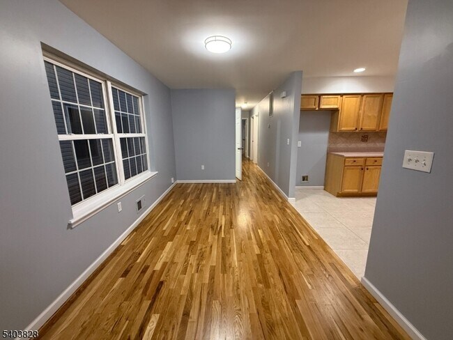 Building Photo - 527 4th Ave